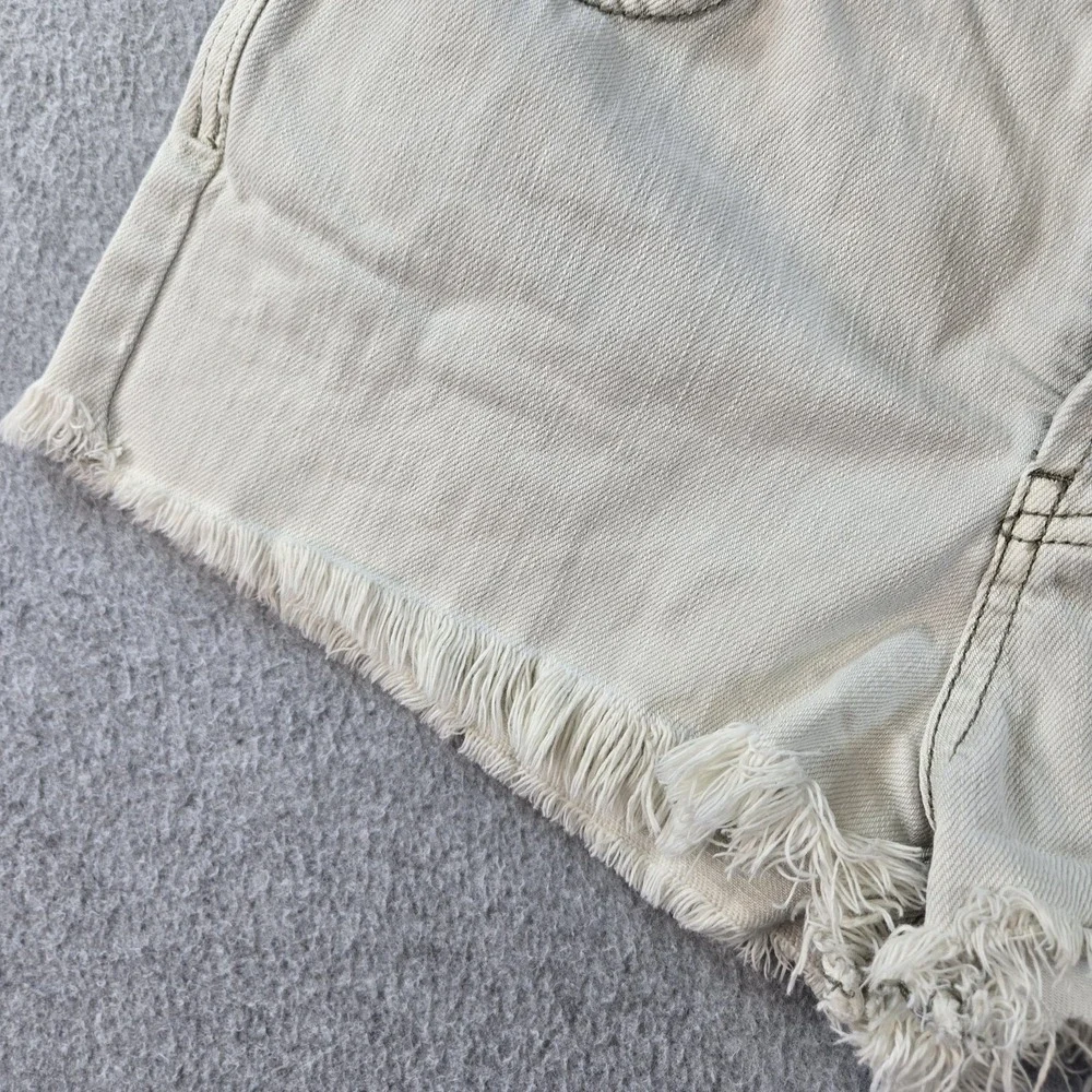 Free People‎ Shorts Womens 27 White Cut-Off Frayed Hem Pockets 2.5 Inseam Denim